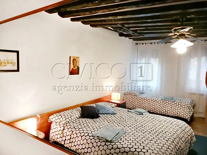 Appartamento quadrilocale in affitto in Campo del Gheto Novo, Venezia