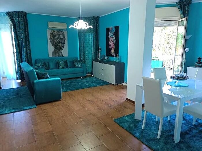 Appartamento trilocale in vendita in Via Costantino, Palermo