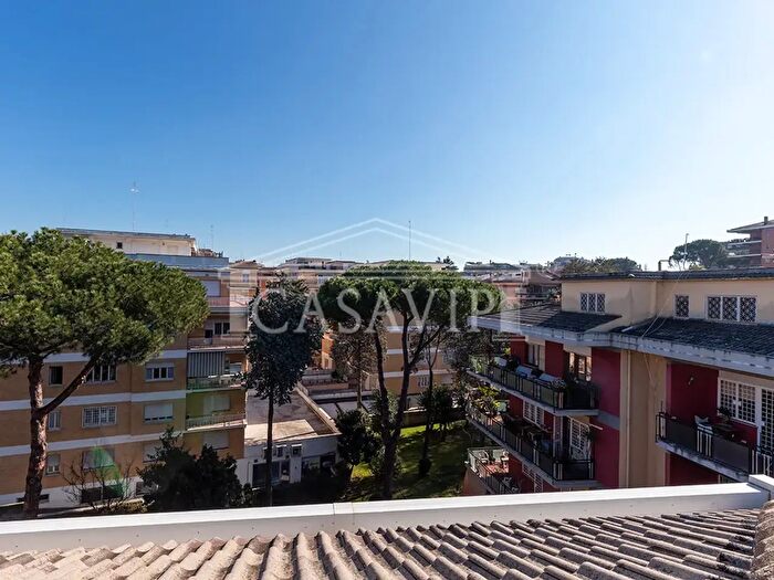 Appartamento quadrilocale in vendita in Via Verolengo, Roma