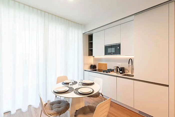 Appartamento monolocale in affitto in Via Stresa, Milano