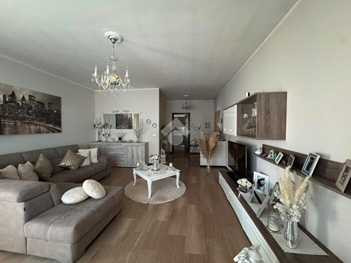 Appartamento trilocale in vendita in Via C Martinetti, Vercelli