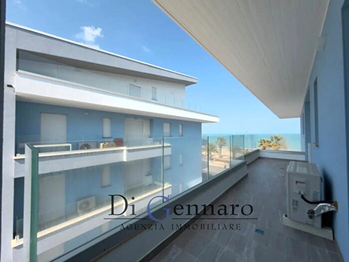Appartamento trilocale in vendita in Lungomare Sirena Snc, Tortoreto
