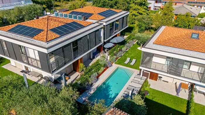 Appartamento quadrilocale in vendita in Via Monte Baldo, Garda