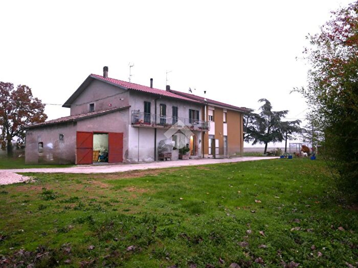 Casa quadrilocale in vendita in Via Macoda, Forli