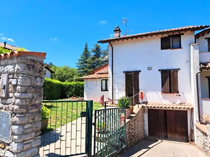 Casa trilocale in vendita in Via dei Pioppi, Pietralunga