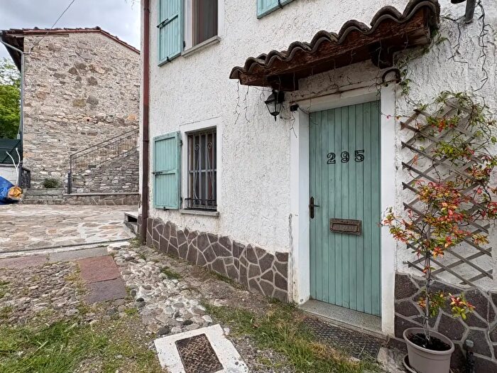 Casa bilocale in vendita in Località Trebbia, Coli