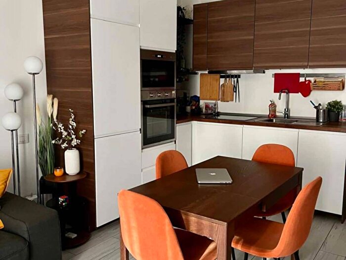 Appartamento trilocale in affitto in Viale Edoardo Jenner, Farini, Milano