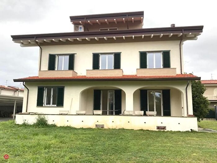 Casa con 8 locali in vendita in Via Ammiraglio Morin a, Forte Dei Marmi