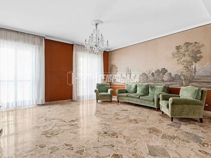 Appartamento quadrilocale in vendita in Via Privata Metauro, Milano