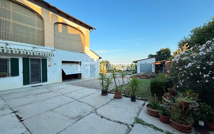 Casa con 10 locali in vendita in Regione Mandoletta, Casale Monferrato