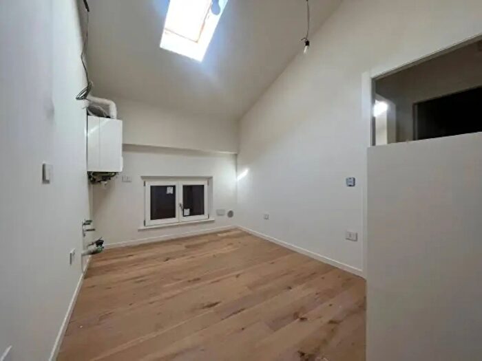 Appartamento quadrilocale in vendita in Via della Torre, Modena