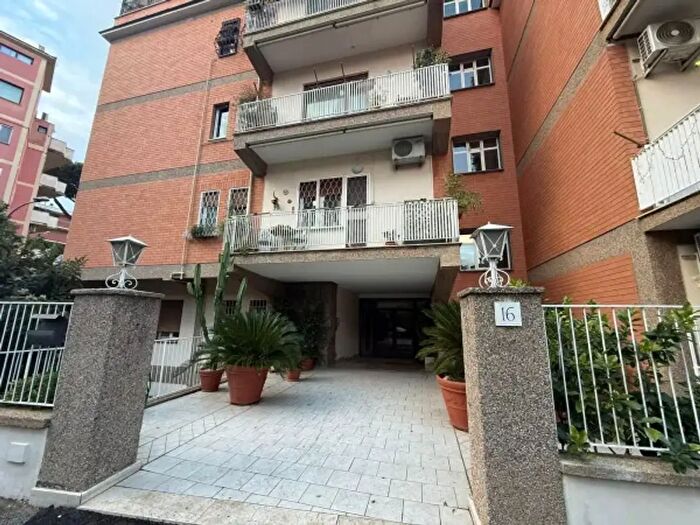 Appartamento quadrilocale in vendita in Via Enrico Besta, Roma