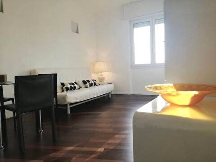 Appartamento trilocale in affitto in Via Melzo, Porta Venezia Indipendenza, Milano