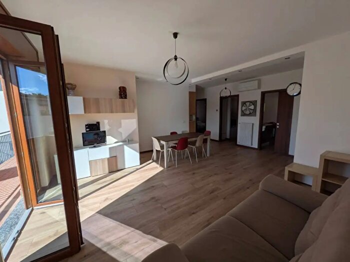 Appartamento trilocale in affitto in Via Ronco Basso, Villa DAlme