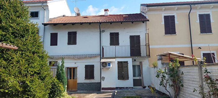 Casa con 5 locali in vendita in Vicolo Salsetto, Desana
