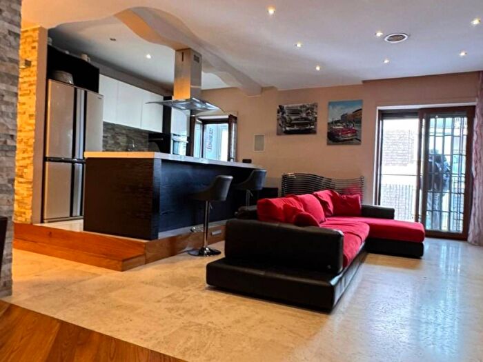 Appartamento trilocale in affitto in Fuorigrotta, Napoli