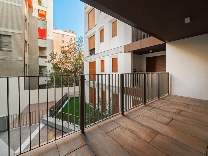 Appartamento trilocale in affitto in Via San Martino, Quadronno Crocetta, Milano