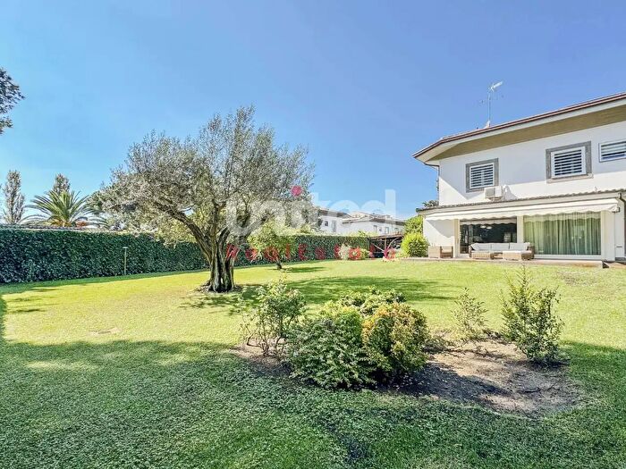 Casa con 6 locali in vendita in Via Antagora, Roma