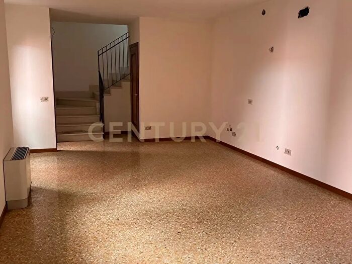 Casa con 7 locali in vendita in Corso Giuseppe Mazzini, Arzignano