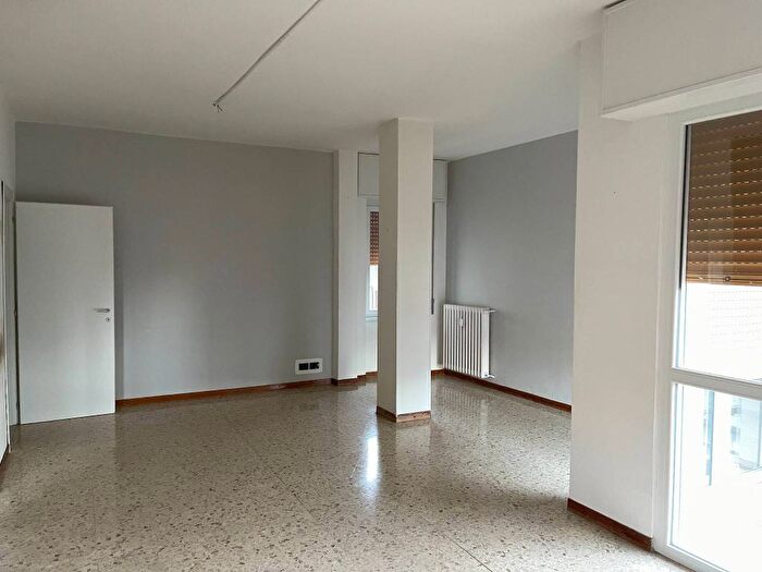 Appartamento trilocale in affitto in Piazza Roma, Olginate