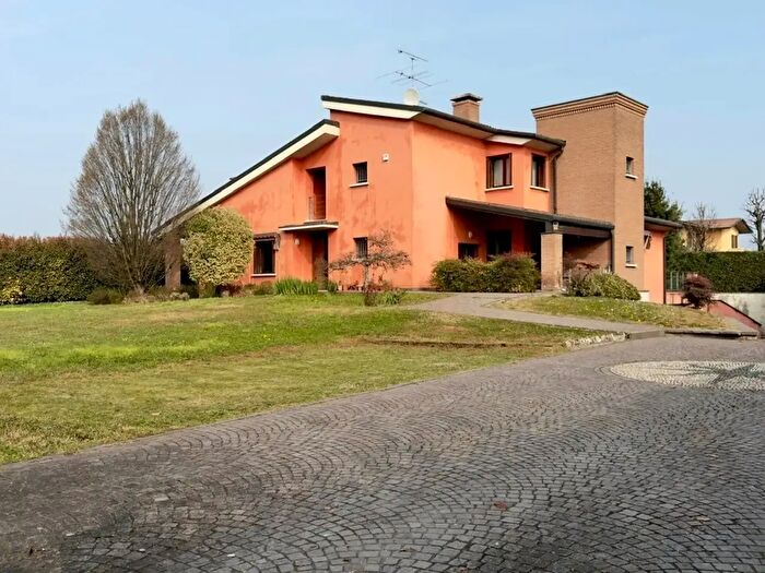 Casa con 5 locali in vendita in Via Volta Traversa II, San Zeno Naviglio