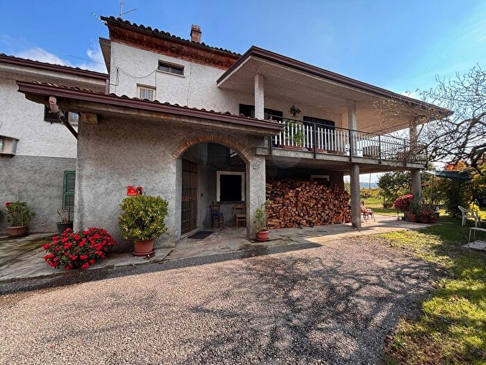 Casa con 6 locali in vendita in Frazione Travazzano, Carpaneto Piacentino