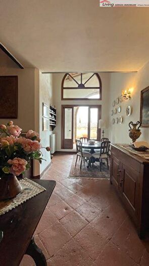 Appartamento con 8 locali in vendita in Monteroni DArbia