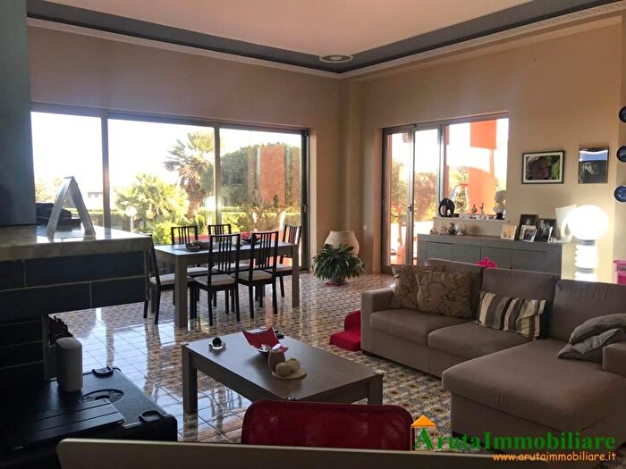 Casa con 6 locali in vendita in Pachino