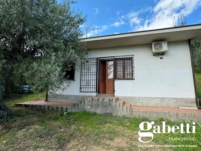 Casa quadrilocale in vendita in Contrada Fontanarame Snc, Montagnareale
