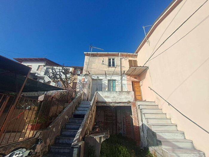 Casa bilocale in vendita in Rangola, Massa