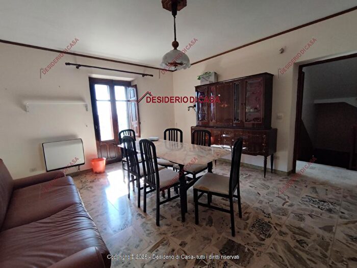 Casa con 7 locali in vendita in Gangi