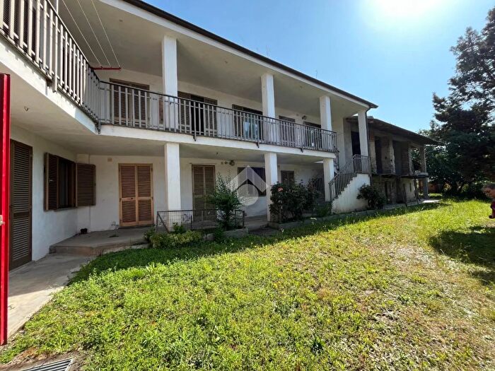 Casa con 9 locali in vendita in Via Momborgo, Rifreddo