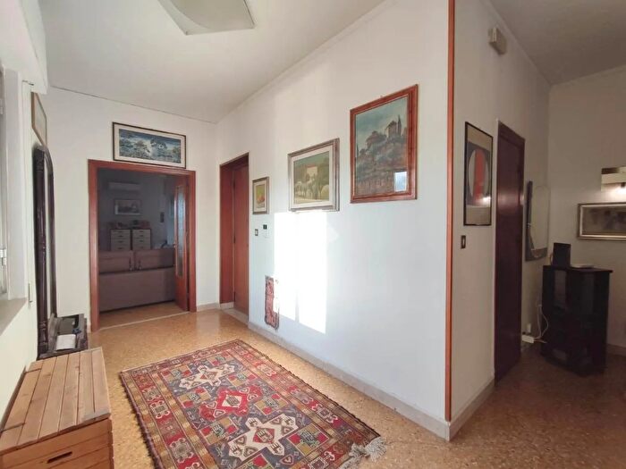 Appartamento con 5 locali in vendita in Via Imperatore Federico, Palermo