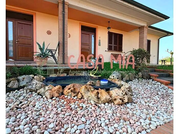 Casa trilocale in vendita in Via Roma, Gragnano Trebbiense