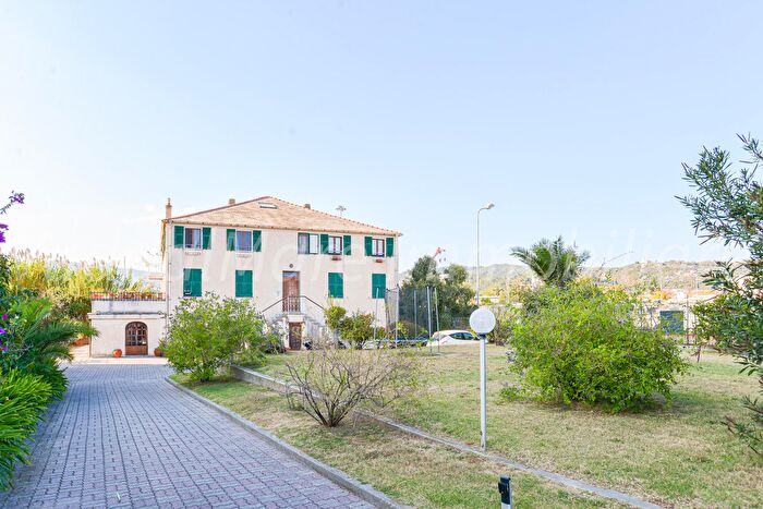 Appartamento trilocale in affitto in Via Aurelia, Vado Ligure