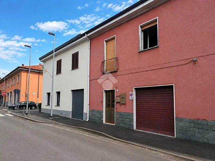 Casa quadrilocale in vendita in Via Don Antonio Villoresi, Desio