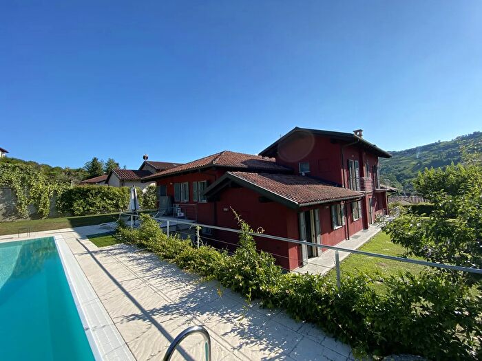 Casa con 7 locali in vendita in Via San Bernardo, Diano DAlba