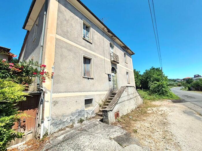 Casa con 10 locali in vendita in Monte San Giovanni Campano