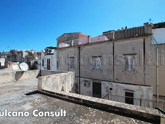 Appartamento trilocale in vendita in Vico Montebello, Lipari