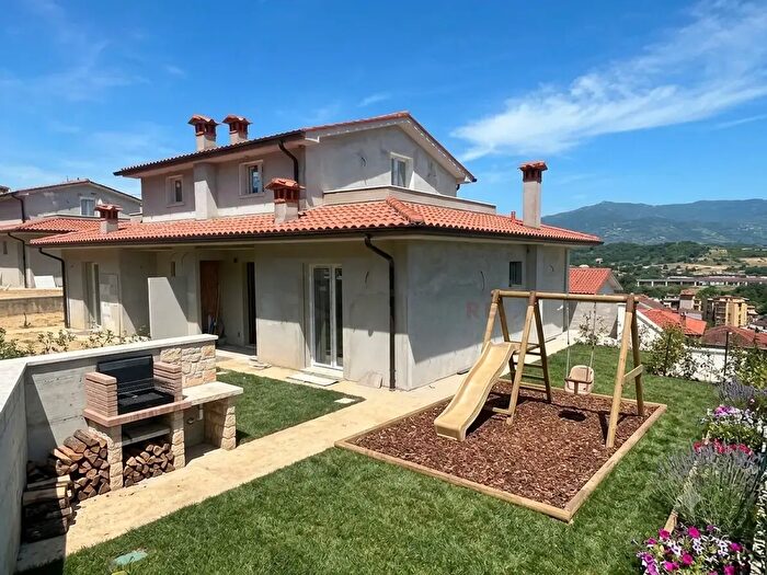 Casa con 5 locali in vendita in Via XXV Aprile, Figline e Incisa Valdarno