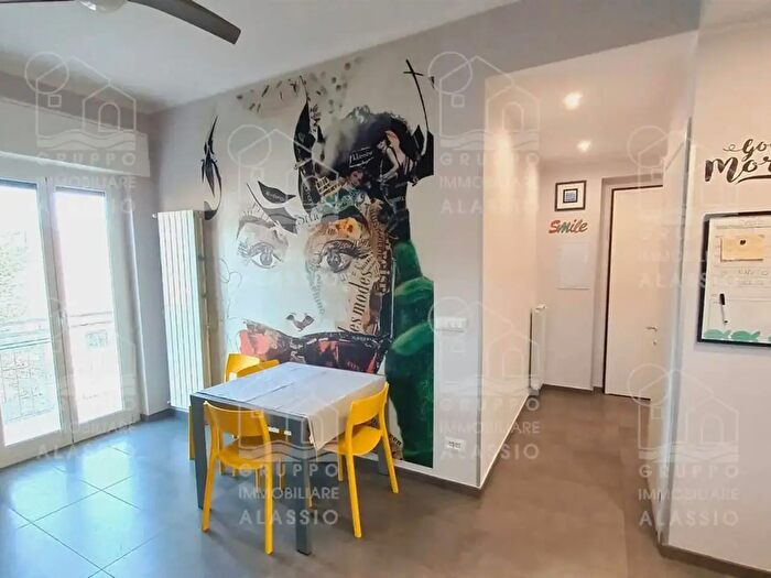 Appartamento trilocale in vendita in Alassio