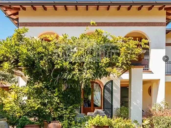 Casa con 10 locali in vendita in Forte Dei Marmi