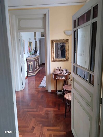 Appartamento con 8 locali in vendita in Via Villagrazia, Palermo