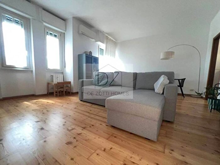 Appartamento trilocale in affitto in Via Sarzana, Istria, Milano