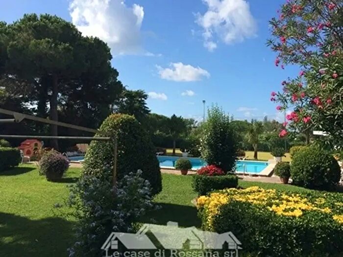 Casa con 15 locali in vendita in Via Giacomo Leopardi, San Felice Circeo