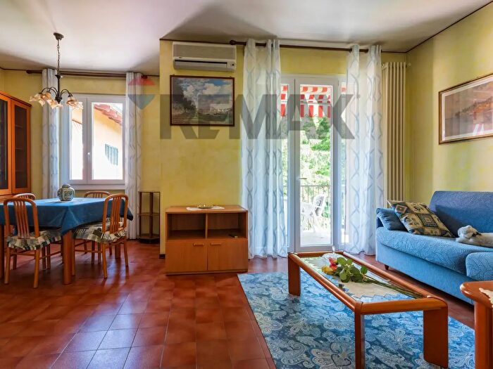 Appartamento bilocale in vendita in Via Rebolgiane, Laveno Mombello