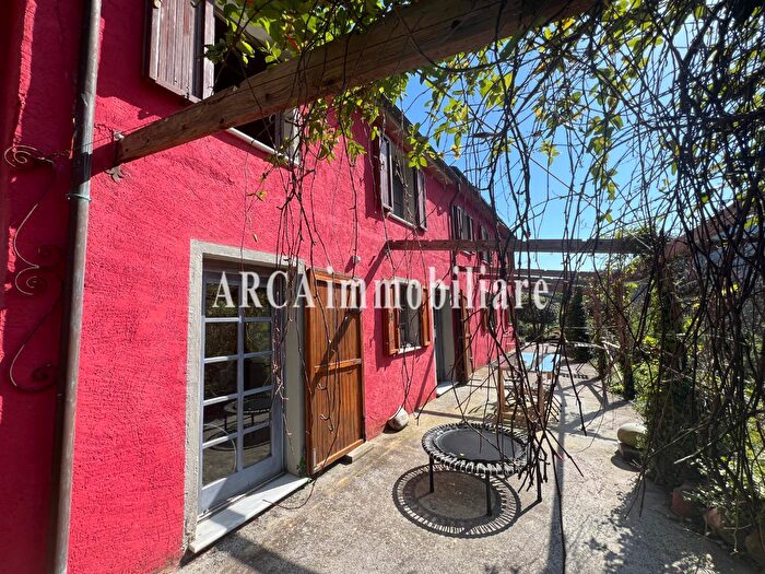 Casa con 5 locali in vendita in Seravezza