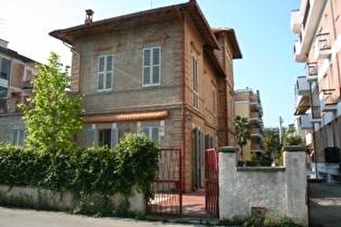 Appartamento quadrilocale in affitto in Via Lazio, Lungomare Marconi, Alba Adriatica