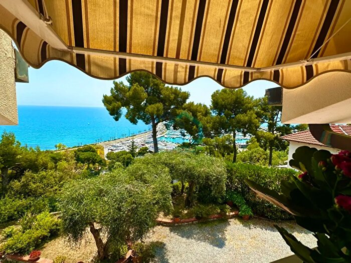 Casa con 9 locali in vendita in Viale Vittorio Veneto, Imperia