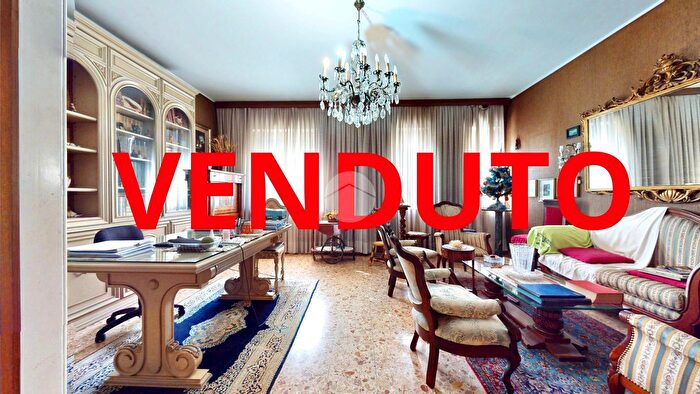 Appartamento con 5 locali in vendita in Via Casoretto, Milano